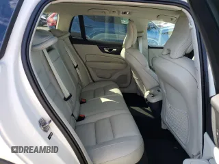 2021 Volvo V60 z VIN YV4102WK1M1074808, wystawiony jako Copart lot #42506854 z przebiegiem Nie podano mil oraz . Historia ofert i sprzedaży dostępna na DreamBid. Obrazek 10.