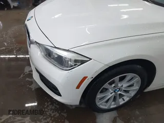 2018 BMW 3 Series 320i with VIN WBA8A9C57JAH13937, listed as a IAAI auction lot 41979917 with 268,115 mi miles. Bid and sale history available at carsss.com. Image 17.
