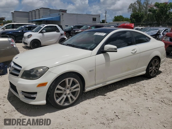 2012 Mercedes-Benz C 250 с VIN WDDGJ4HB0CF820966, выставлен на аукционе Copart как лот 63697624 с пробегом 136 741 миль миль и На запчасти • Non repairable. История ставок и продаж доступна на DreamBid. Изображение 1.