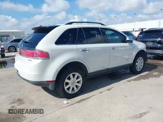 2009 Lincoln MKX with VIN 2LMDU68CX9BJ07222, listed as a IAAI auction lot 40805784 with 198,043 mi miles. Bid and sale history available at carsss.com. Image 4.