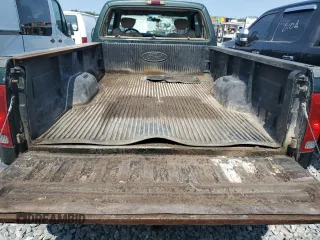 2002 Ford F-250 XL z VIN 1FTNX21F92EA00598, wystawiony jako Copart lot #58231845 z przebiegiem 178 784 mil mil oraz Szkoda całkowita • Salvage title. Historia ofert i sprzedaży dostępna na DreamBid. Obrazek 10.