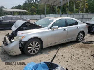 2008 Lexus LS 460 z VIN JTHBL46F985055496, wystawiony jako Copart lot #53060695 z przebiegiem 239 488 mil mil oraz Szkoda całkowita • Salvage title. Historia ofert i sprzedaży dostępna na DreamBid. Obrazek 1.