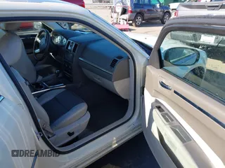 2008 Chrysler 300 Touring with VIN 2C3LA53G58H224652, listed as a IAAI auction lot 41460154 with 274,575 mi miles. Bid and sale history available at carsss.com. Image 5.
