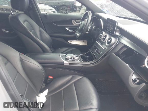 2016 Mercedes-Benz C 300 Luxury z VIN 55SWF4KBXGU177745, wystawiony jako IAAI lot #42483435 z przebiegiem 46 224 mil mil oraz . Historia ofert i sprzedaży dostępna na DreamBid. Obrazek 5.