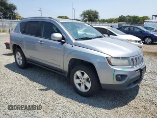 2016 Jeep Compass Latitude z VIN 1C4NJCEA8GD692985, wystawiony jako Copart lot #61872985 z przebiegiem 191 871 mil mil oraz Szkoda całkowita • Salvage title. Historia ofert i sprzedaży dostępna na DreamBid. Obrazek 4.