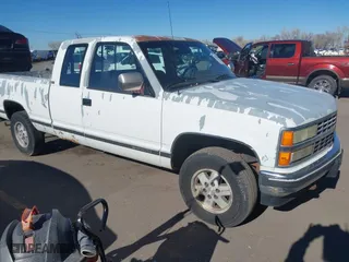 1991 Chevrolet C/K 2500 with VIN 2GCFK29KXM1106678, listed as a IAAI auction lot 41681002 with 209,912 mi miles. Bid and sale history available at carsss.com. Image 1.