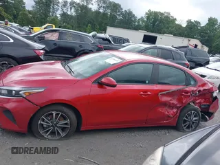 2023 Kia Forte LXS z VIN 3KPF24AD8PE582105, wystawiony jako IAAI lot #42366608 z przebiegiem 61 455 mil mil oraz . Historia ofert i sprzedaży dostępna na DreamBid. Obrazek 14.