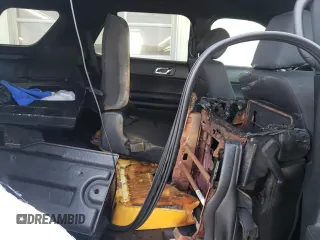 2017 Ford Police Interceptor Utility z VIN 1FM5K8AR5HGB82630, wystawiony jako Copart lot #68521234 z przebiegiem 116 121 mil mil oraz Szkody całkowita. Historia ofert i sprzedaży dostępna na DreamBid. Obrazek 11.