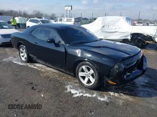 2013 Dodge Challenger SXT z VIN 2C3CDYAG7DH662837, wystawiony jako IAAI lot #41751318 z przebiegiem 223 808 mil mil oraz . Historia ofert i sprzedaży dostępna na DreamBid. Obrazek 1.