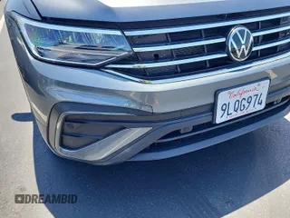 2024 Volkswagen Tiguan SE with VIN 3VV3B7AX8RM107014, listed as a IAAI auction lot 42734341 with 27,789 mi miles and . Bid and sale history available at DreamBid. Image 4.