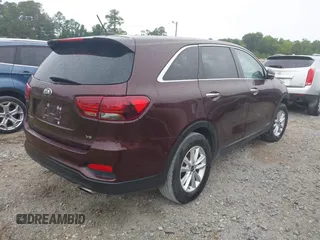 2019 Kia Sorento LX z VIN 5XYPGDA53KG482701, wystawiony jako IAAI lot #42229929 z przebiegiem 161 526 mil mil oraz . Historia ofert i sprzedaży dostępna na DreamBid. Obrazek 4.
