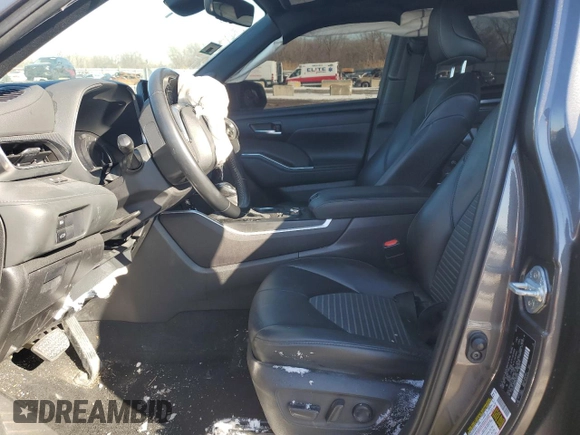 2021 Toyota Highlander XSE with VIN 5TDJZRBH4MS159074, listed as a Copart auction lot 46300285 with 61,541 mi miles and Salvage title. Bid and sale history available at DreamBid. Image 7.