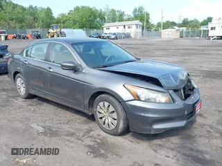 2011 Honda Accord LX z VIN 1HGCP2F37BA115683, wystawiony jako IAAI lot #42475165 z przebiegiem 95 911 mil mil oraz . Historia ofert i sprzedaży dostępna na DreamBid. Obrazek 1.