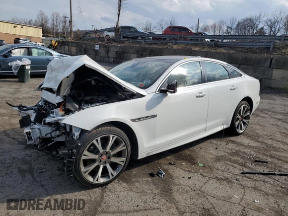 2019 Jaguar XJ with VIN SAJWJ1CD5K8W19663, listed as a Copart auction lot 51071665 with 28,468 mi miles and Salvage Title. Bid and sale history available at carsss.com. Image 1.