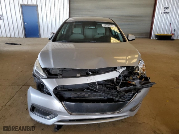 2017 Hyundai Sonata Hybrid SE with VIN KMHE24L1XHA058145, listed as a Copart auction lot 52203025 with 171,371 mi miles and Salvage Title. Bid and sale history available at carsss.com. Image 5.