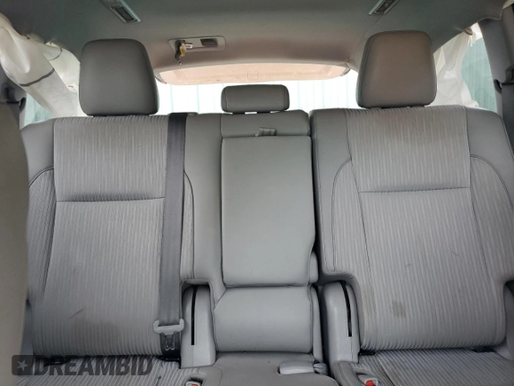 2018 Toyota Highlander LE with VIN 5TDBZRFH5JS824574, listed as a Copart auction lot 57248455 with 123,799 mi miles and Clean title. Bid and sale history available at DreamBid. Image 10.