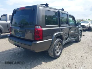 2006 Jeep Commander z VIN 1J8HG48N56C141782, wystawiony jako IAAI lot #42239618 z przebiegiem 113 037 mil mil oraz . Historia ofert i sprzedaży dostępna na DreamBid. Obrazek 4.