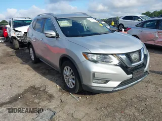 2017 Nissan Rogue SV z VIN KNMAT2MT0HP618546, wystawiony jako IAAI lot #42461800 z przebiegiem 131 929 mil mil oraz . Historia ofert i sprzedaży dostępna na DreamBid. Obrazek 1.