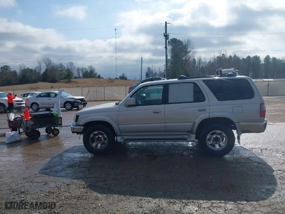 2000 Toyota 4Runner SR5 with VIN JT3GN86R2Y0147585, listed as a IAAI auction lot 41360071 with 199,465 mi miles. Bid and sale history available at carsss.com. Image 14.