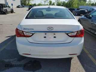 2013 Hyundai Sonata GLS z VIN 5NPEB4AC1DH762455, wystawiony jako Copart lot #56023415 z przebiegiem 176 308 mil mil oraz Czysty tytuł • Clean title. Historia ofert i sprzedaży dostępna na DreamBid. Obrazek 6.