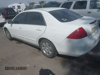 2007 Honda Accord LX with VIN 1HGCM56457A039536, listed as a IAAI auction lot 42640467 with 303,475 mi miles and . Bid and sale history available at DreamBid. Image 3.