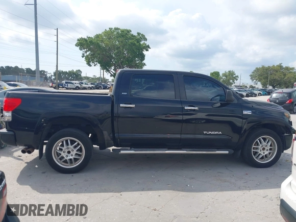 2008 Toyota Tundra z VIN 5TBEV541X8S482775, wystawiony jako IAAI lot #42225319 z przebiegiem 177 683 mil mil oraz . Historia ofert i sprzedaży dostępna na DreamBid. Obrazek 13.