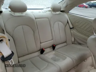 2005 Mercedes-Benz CLK 320 z VIN WDBTJ65J55F157718, wystawiony jako Copart lot #45033595 z przebiegiem 153 639 mil mil oraz Szkody całkowita. Historia ofert i sprzedaży dostępna na DreamBid. Obrazek 11.