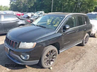 2016 Jeep Compass Latitude z VIN 1C4NJCEA3GD547417, wystawiony jako IAAI lot #42692113 z przebiegiem 155 604 mil mil oraz . Historia ofert i sprzedaży dostępna na DreamBid. Obrazek 2.