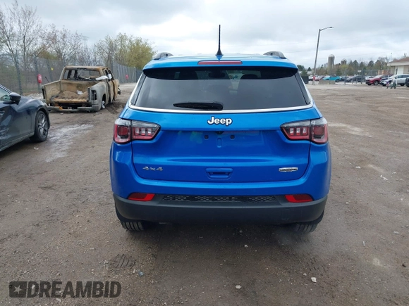 2023 Jeep Compass Latitude Lux z VIN 3C4NJDFN6PT513988, wystawiony jako IAAI lot #42166572 z przebiegiem 18 955 mil mil oraz . Historia ofert i sprzedaży dostępna na DreamBid. Obrazek 16.