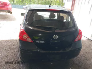 2011 Nissan Versa S z VIN 3N1BC1CP5BL500520, wystawiony jako IAAI lot #42307793 z przebiegiem 127 281 mil mil oraz . Historia ofert i sprzedaży dostępna na DreamBid. Obrazek 17.