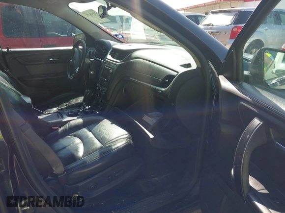2015 Chevrolet Traverse LT z VIN 1GNKRHKD3FJ299202, wystawiony jako IAAI lot #42510371 z przebiegiem Nie podano mil oraz . Historia ofert i sprzedaży dostępna na DreamBid. Obrazek 5.