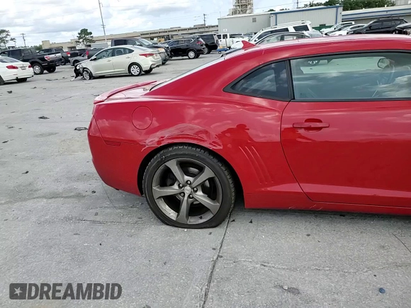 2013 Chevrolet Camaro LT z VIN 2G1FC1E3XD9126848, wystawiony jako Copart lot #59735855 z przebiegiem 194 119 mil mil oraz Szkoda całkowita • Salvage title. Historia ofert i sprzedaży dostępna na DreamBid. Obrazek 13.