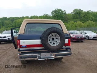 1990 Ford Bronco Custom с VIN 1FMEU15H0LLB25514, выставлен на аукционе IAAI как лот 42366593 с пробегом 75 762 миль миль и . История ставок и продаж доступна на DreamBid. Изображение 16.