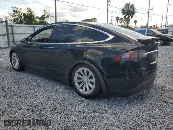 2017 Tesla Model X 90D z VIN 5YJXCBE2XHF060912, wystawiony jako Copart lot #55286205 z przebiegiem Nie podano mil oraz Szkoda całkowita • Salvage title. Historia ofert i sprzedaży dostępna na DreamBid. Obrazek 2.