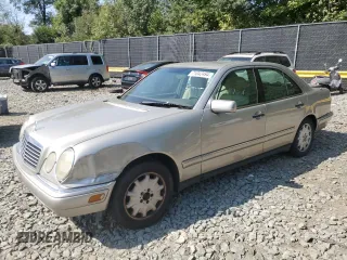 1996 Mercedes-Benz E Class with VIN WDBJF20F3TJ023420, listed as a Copart auction lot 71042494 with 0 mi miles and Salvage Title. Bid and sale history available at carsss.com. Image 1.