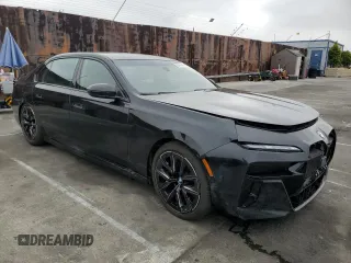2024 BMW 7 Series 760i xDrive z VIN WBA33EJ07RCR40210, wystawiony jako Copart lot #60499865 z przebiegiem 10 080 mil mil oraz Szkoda całkowita • Salvage title. Historia ofert i sprzedaży dostępna na DreamBid. Obrazek 4.