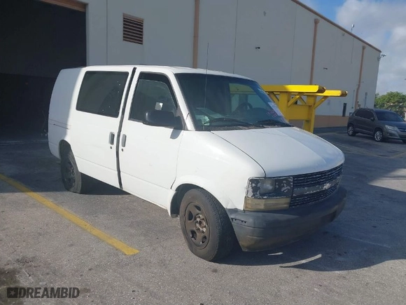 2003 Chevrolet Astro Cargo Van with VIN 1GCDM19X83B114476, listed as a IAAI auction lot 41377490 with 179,867 mi miles. Bid and sale history available at carsss.com. Image 1.
