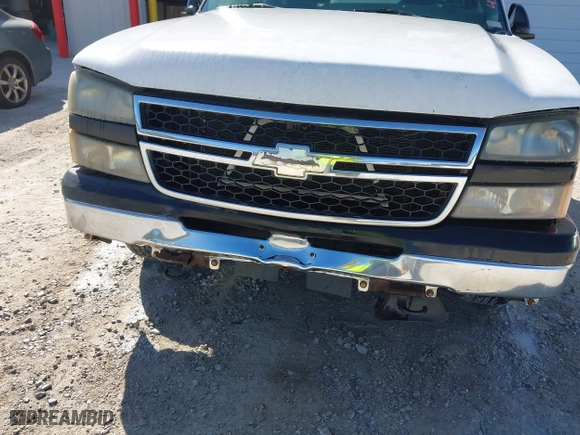 2007 Chevrolet Silverado 1500 Work Truck with VIN 1GCEC19X37Z105625, listed as a IAAI auction lot 41781028 with 257,490 mi miles. Bid and sale history available at carsss.com. Image 6.
