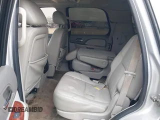 2011 Chevrolet Tahoe LTZ z VIN 1GNSCCE06BR110406, wystawiony jako IAAI lot #41611756 z przebiegiem 162 215 mil mil oraz . Historia ofert i sprzedaży dostępna na DreamBid. Obrazek 19.
