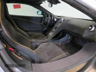 2016 McLaren 650S z VIN SBM11FAA1GW006061, wystawiony jako Copart lot #73406814 z przebiegiem 16 999 mil mil oraz Szkody całkowita. Historia ofert i sprzedaży dostępna na DreamBid. Obrazek 5.