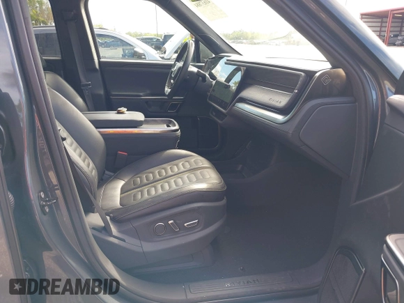 2022 Rivian R1T Launch Edition with VIN 7FCTGAAL9NN004060, listed as a IAAI auction lot 41637884 with 40,268 mi miles. Bid and sale history available at carsss.com. Image 5.
