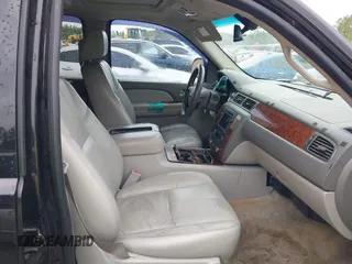 2007 Chevrolet Suburban LT with VIN 3GNFC16J87G228803, listed as a IAAI auction lot 41910240 with 303,191 mi miles and . Bid and sale history available at DreamBid. Image 5.