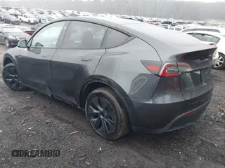 2025 Tesla Model Y Long Range with VIN 7SAYGDED0SA357488, listed as a IAAI auction lot 41550514 with 6 mi miles and . Bid and sale history available at DreamBid. Image 3.