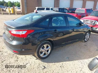 2013 Ford Focus SE z VIN 1FADP3F2XDL311811, wystawiony jako IAAI lot #42127000 z przebiegiem 136 683 mil mil oraz . Historia ofert i sprzedaży dostępna na DreamBid. Obrazek 4.