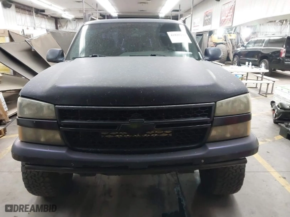 2007 Chevrolet Silverado 1500 Classic LS with VIN 2GCEK13V371177217, listed as a IAAI auction lot 41840244 with 148,211 mi miles. Bid and sale history available at carsss.com. Image 12.