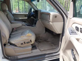 2003 Chevrolet Suburban LS with VIN 3GNEC16Z73G281147, listed as a IAAI auction lot 42048743 with 314,477 mi miles. Bid and sale history available at carsss.com. Image 5.