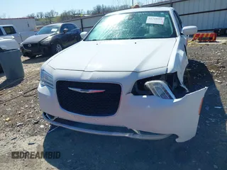 2016 Chrysler 300 Limited with VIN 2C3CCAAG2GH211782, listed as a IAAI auction lot 41718191 with 127,836 mi miles. Bid and sale history available at carsss.com. Image 12.