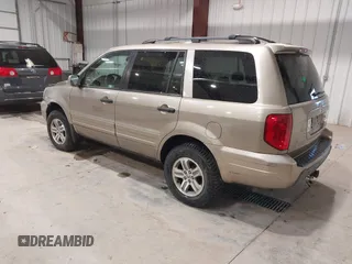 2005 Honda Pilot EX with VIN 2HKYF18475H515604, listed as a IAAI auction lot 42040563 with 320,399 mi miles and . Bid and sale history available at carsss.com. Image 3.
