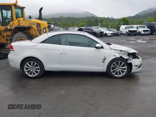 2012 Volkswagen Eos Komfort с VIN WVWBW7AH0CV004383, выставлен на аукционе IAAI как лот 42313494 с пробегом 121 597 миль миль и . История ставок и продаж доступна на DreamBid. Изображение 13.