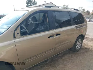 2009 Kia Sedona LX with VIN KNDMB233996303544, listed as a IAAI auction lot 41352987 with 230,510 mi miles. Bid and sale history available at carsss.com. Image 6.